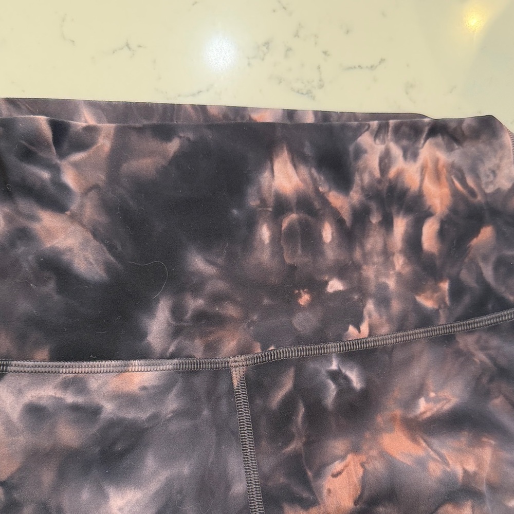 lululemon athletica Tie-Dye Leggings - Black and Brown - Picture 2 of 4
